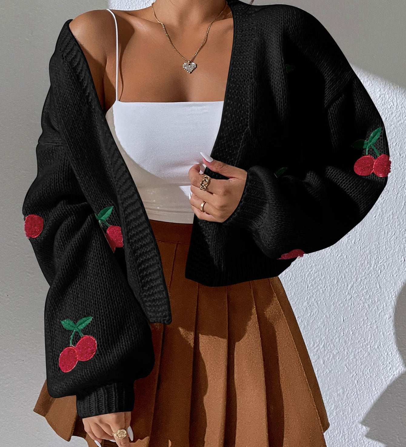 Dámský pletený cardigan s výšivkou třešní – dlouhé rukávy, volný styl