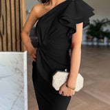 Asymetrické večerní šaty s rozparkem – Elegance a glamour