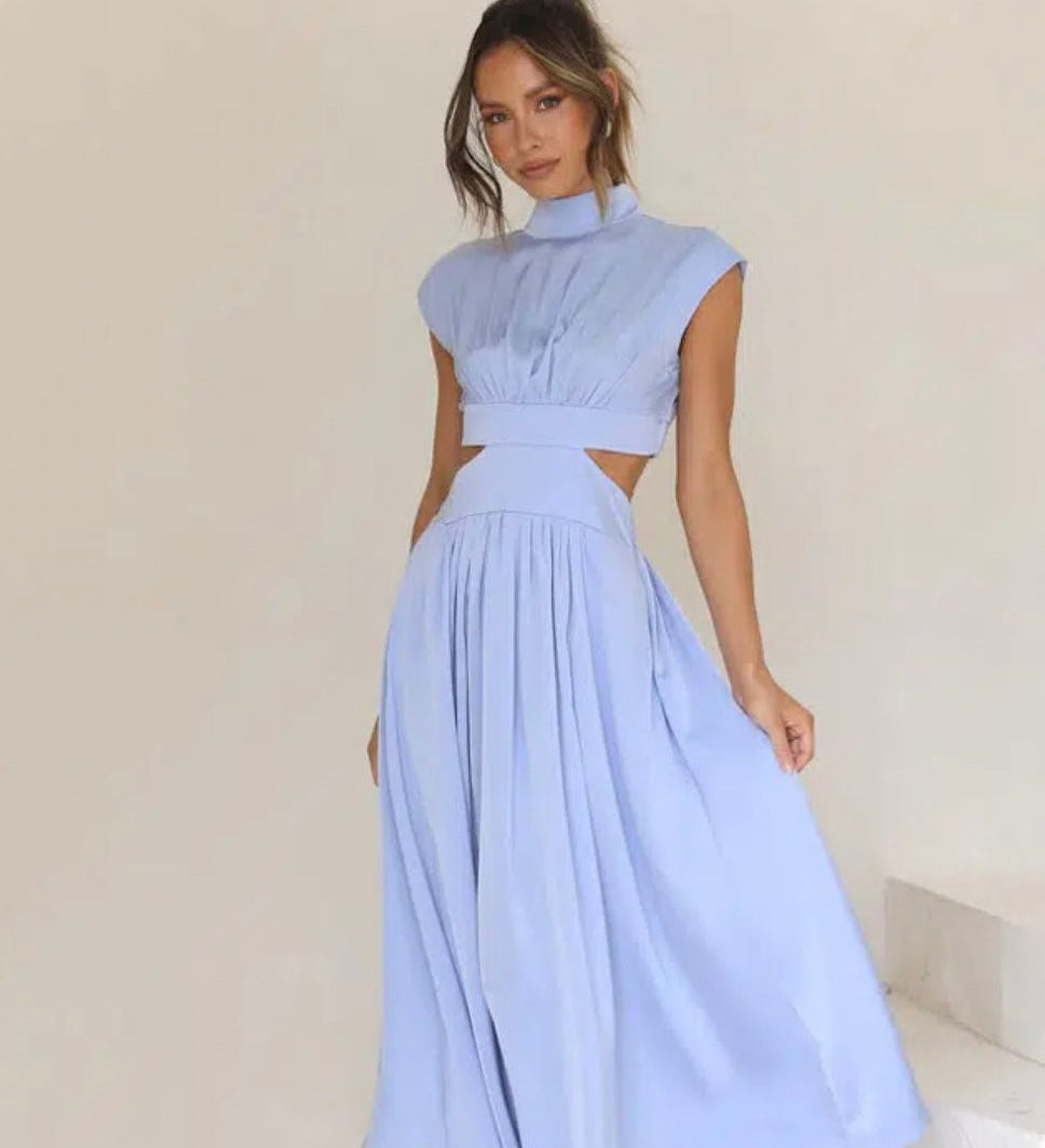 Dlouhá dámská šaty s výstřihem a otevřenými boky - Elegantní a splývavé šaty