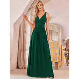 Elegantní Maxi Šaty s Hlubokým Výstřihem ve Tvaru V – Nadčasový Ženský Styl