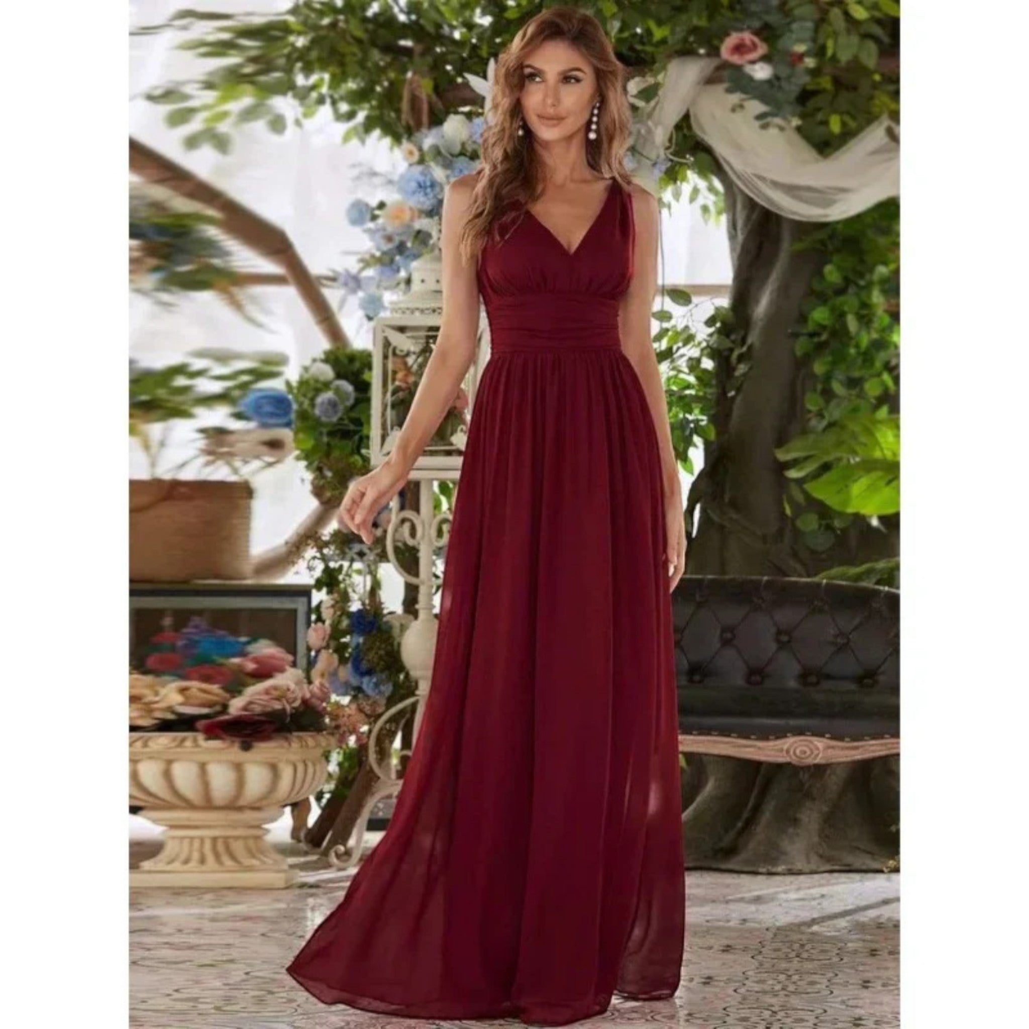 Elegantní Maxi Šaty s Hlubokým Výstřihem ve Tvaru V – Nadčasový Ženský Styl